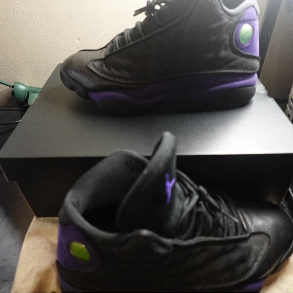 JORDAN 13s Black and Purple